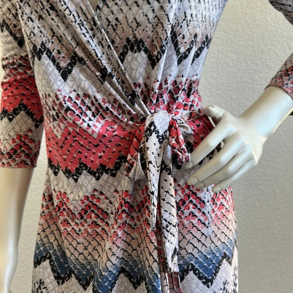 BCBGMaxAzria Size XXS Adele Diamond Patterned Wrap Mini Dress - Picture 4 of 9